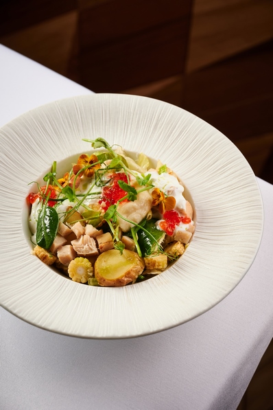 Салат из копченой щуки, молодого картофеля и соуса из простокваши