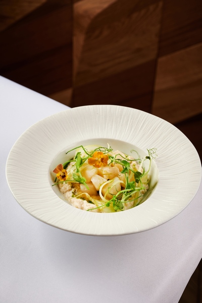 Гребешок с соусом из копченого масла 